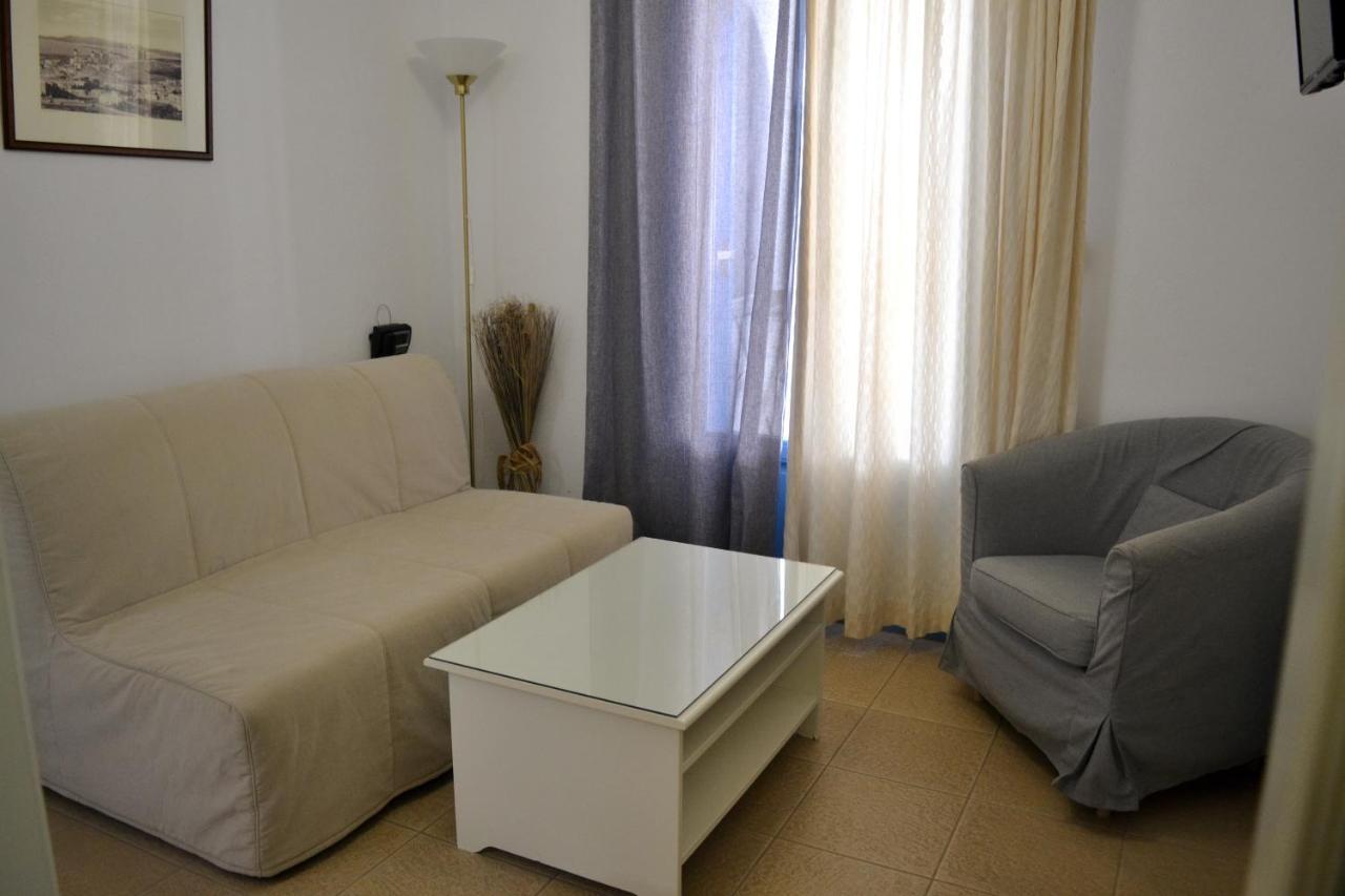 Mer Bleu Apartments 암벨라스 외부 사진