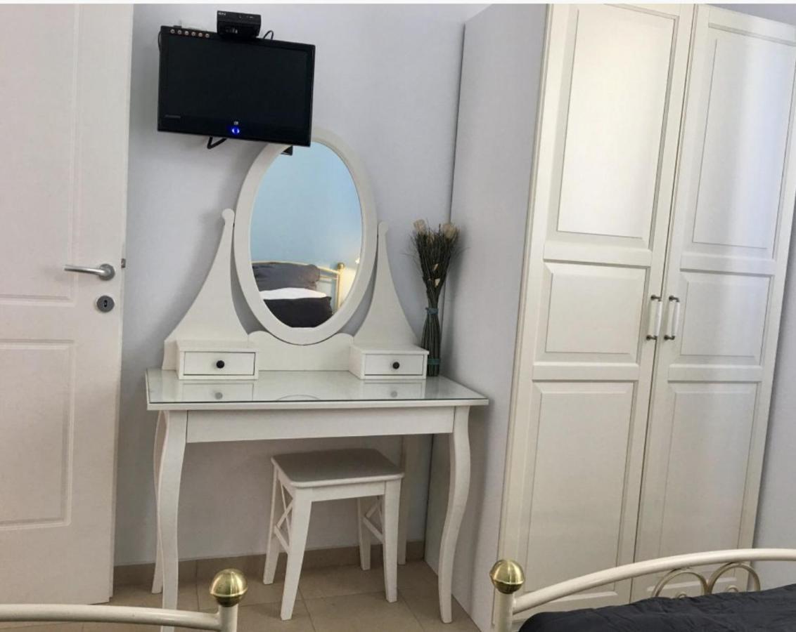 Mer Bleu Apartments 암벨라스 외부 사진